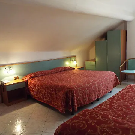 Ideale Ξενοδοχείο Varazze